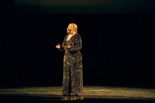 Barbara Derathé a touché le public avec une interprétation a cappella de “Calling You”, chanson emblématique du film Bagdad Café.